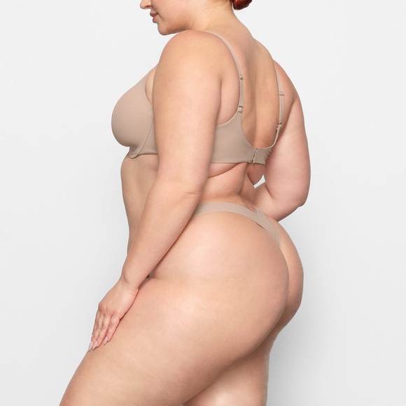 SKIMS Fits Everybody T-Shirt Bra in Mica - Picture 7 of 12